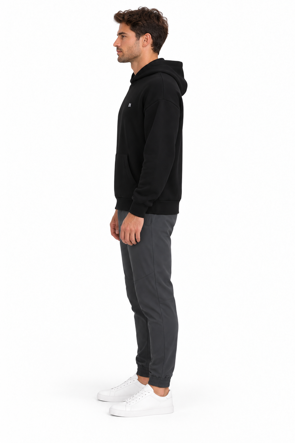 Siyah erkek kapüşonlu sweatshirt – model üzerinde yan görünüm