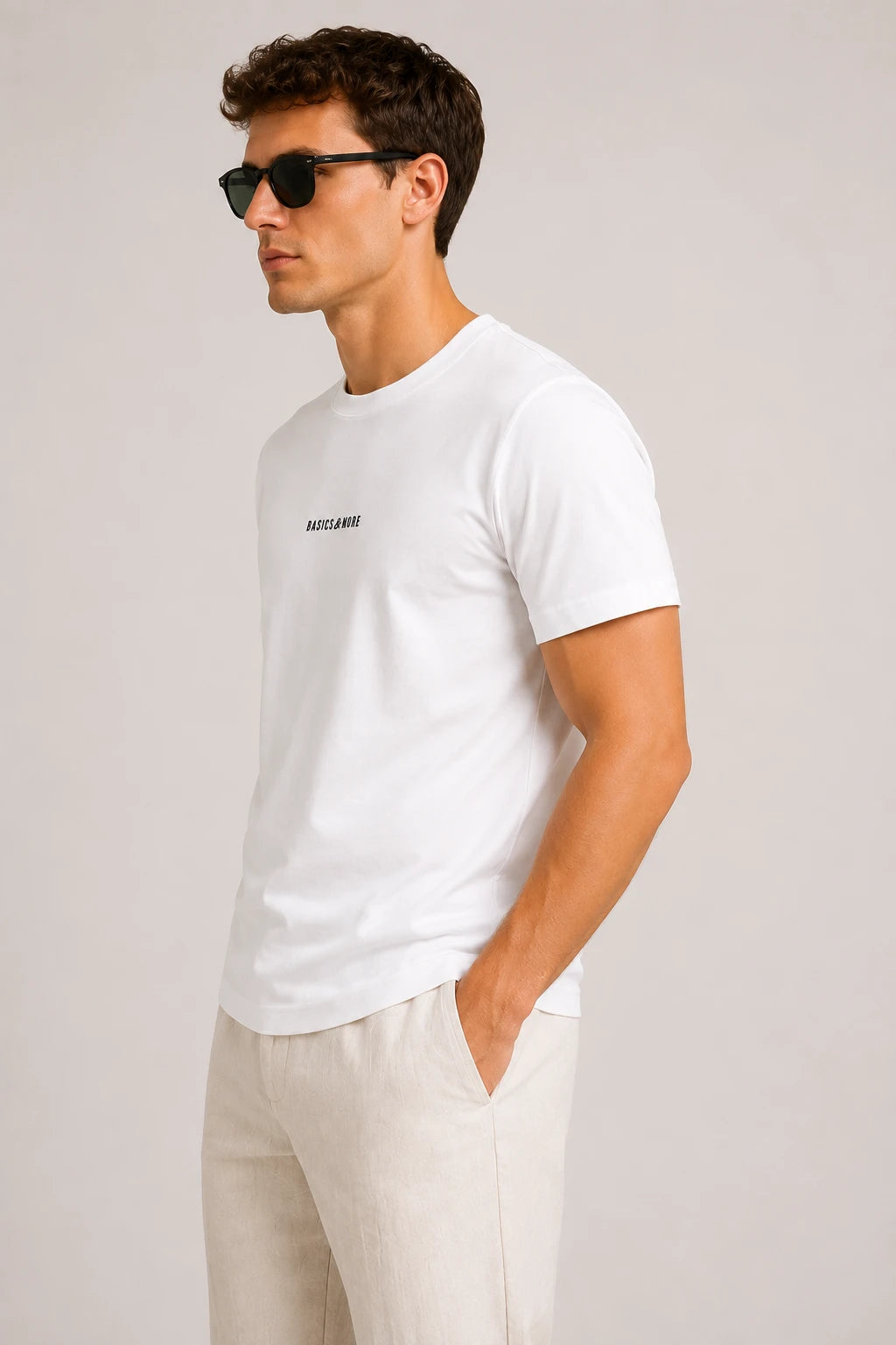 Erkek Basics T-Shirt Beyaz, yandan görünüm